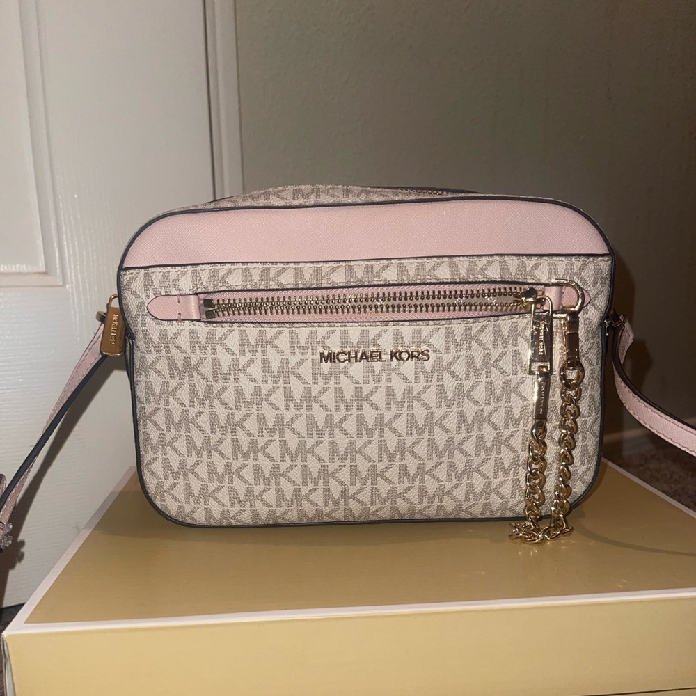 Authentic Mk Jet Set Large Logo Crossbody Bag